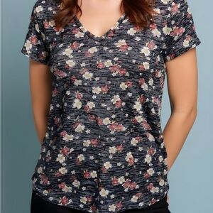 Bobeau Black Floral V-Neck Short Sleeve Top